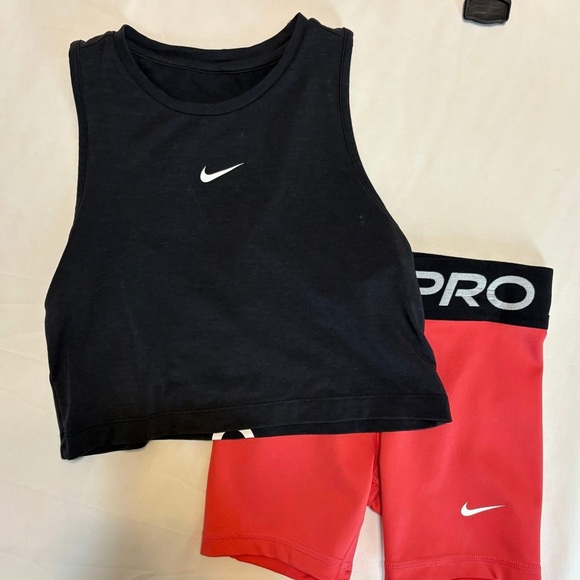 Nike athletic set - Picture 2 of 2